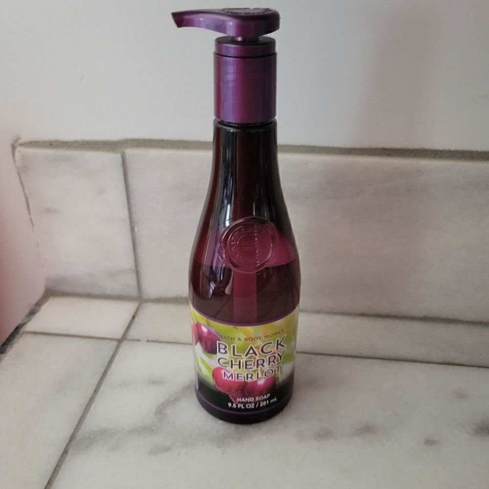 Bath & Body Works Vintage Black Cherry Merlot Gentle Hand Soap 9.5 fl oz RARE
